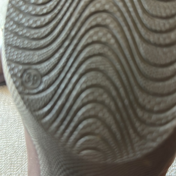 Ecco 39 / US 8 Brown Heel- Excellent condition sculptured Gore Tex slip on - Picture 4 of 8